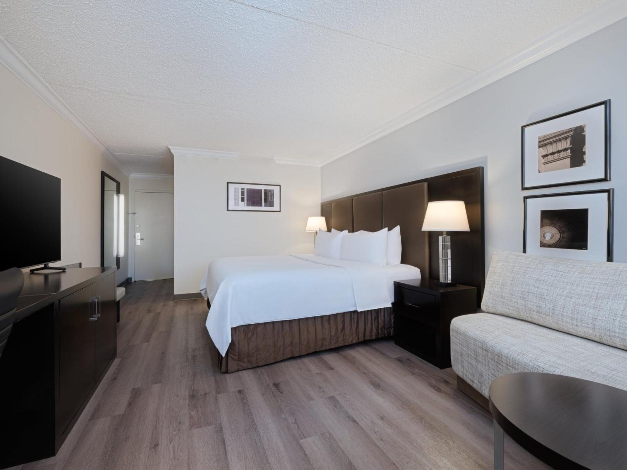 Crowne Plaza Suffern-Mahwah By Ihg Hotel Exterior photo