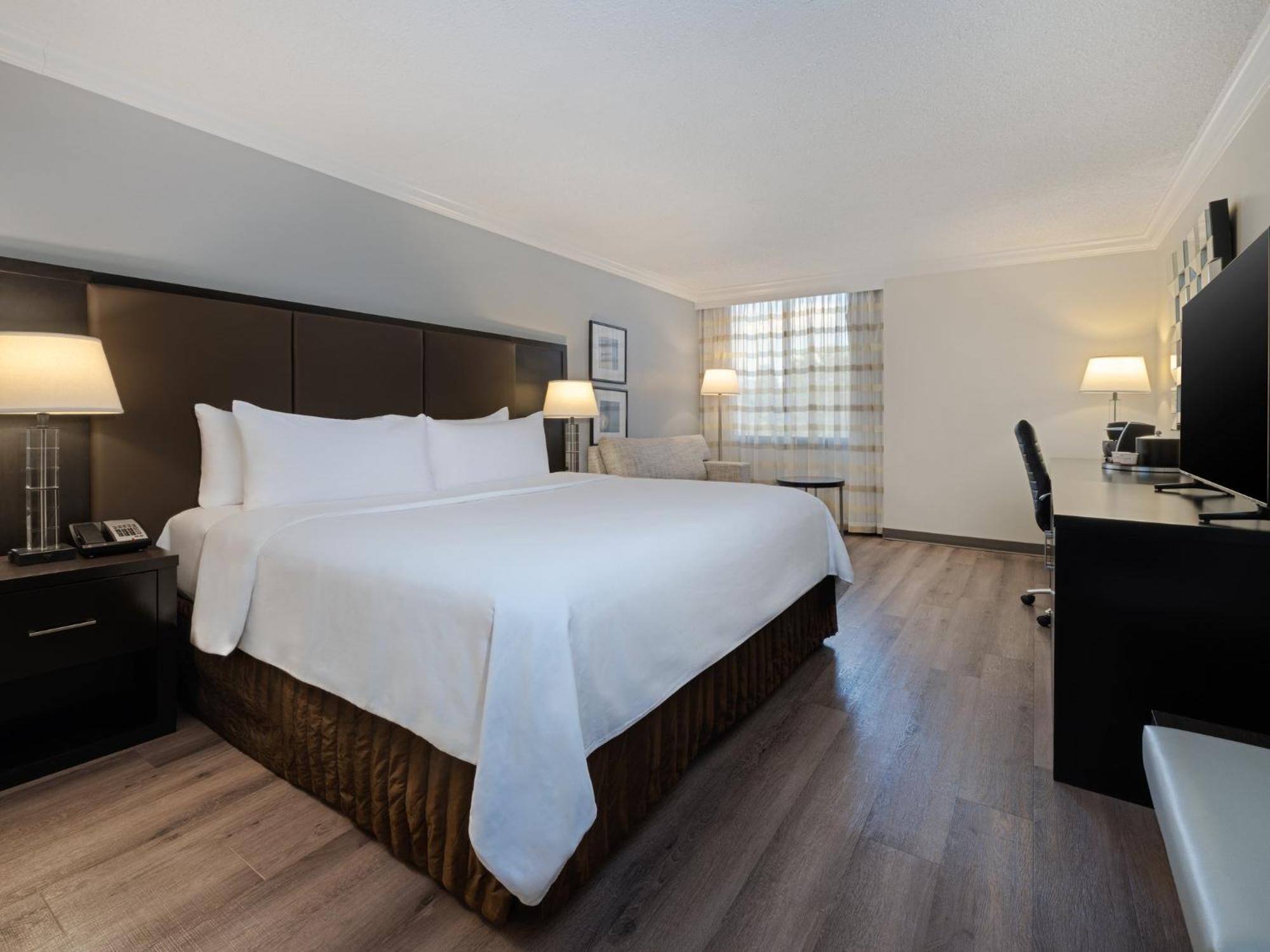 Crowne Plaza Suffern-Mahwah By Ihg Hotel Exterior photo