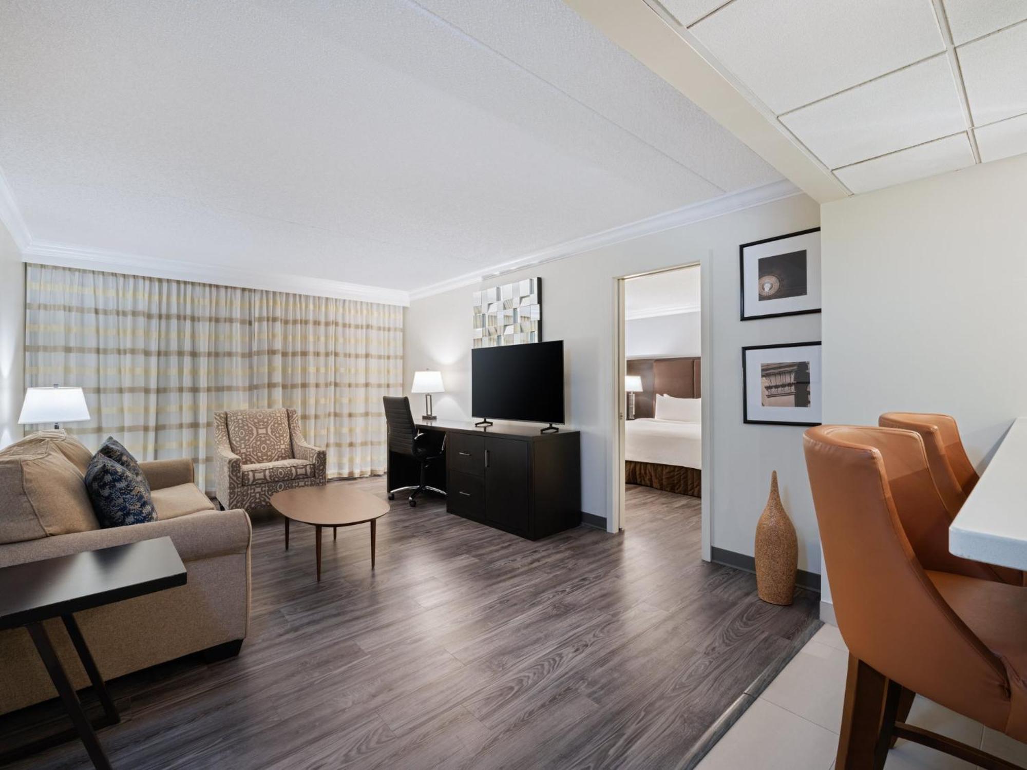 Crowne Plaza Suffern-Mahwah By Ihg Hotel Exterior photo