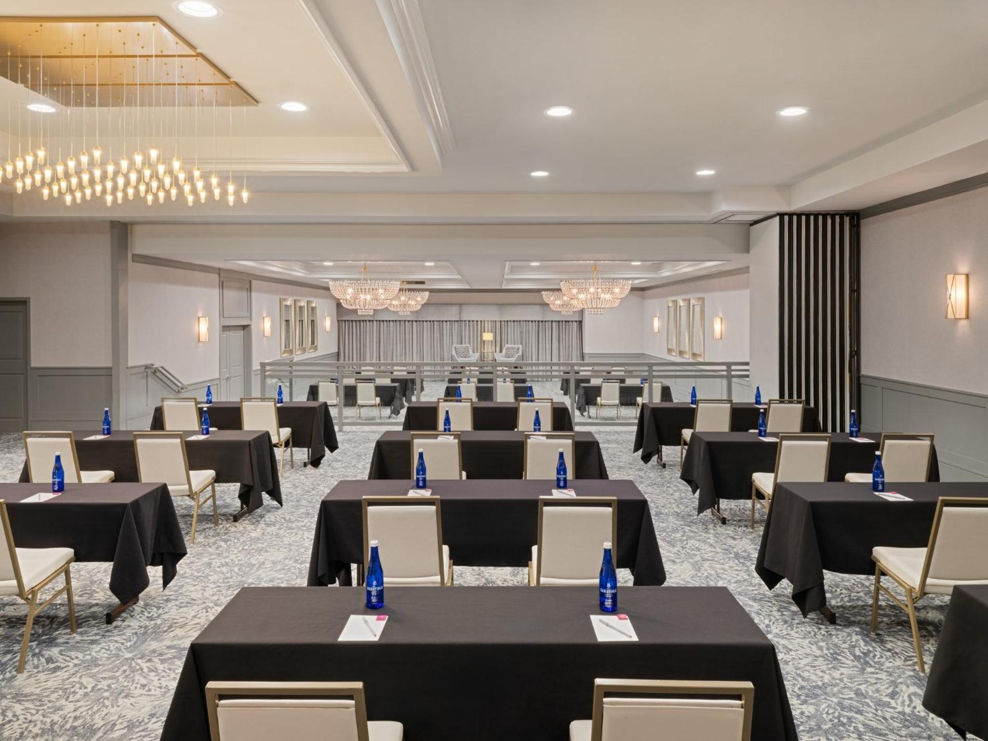 Crowne Plaza Suffern-Mahwah By Ihg Hotel Exterior photo