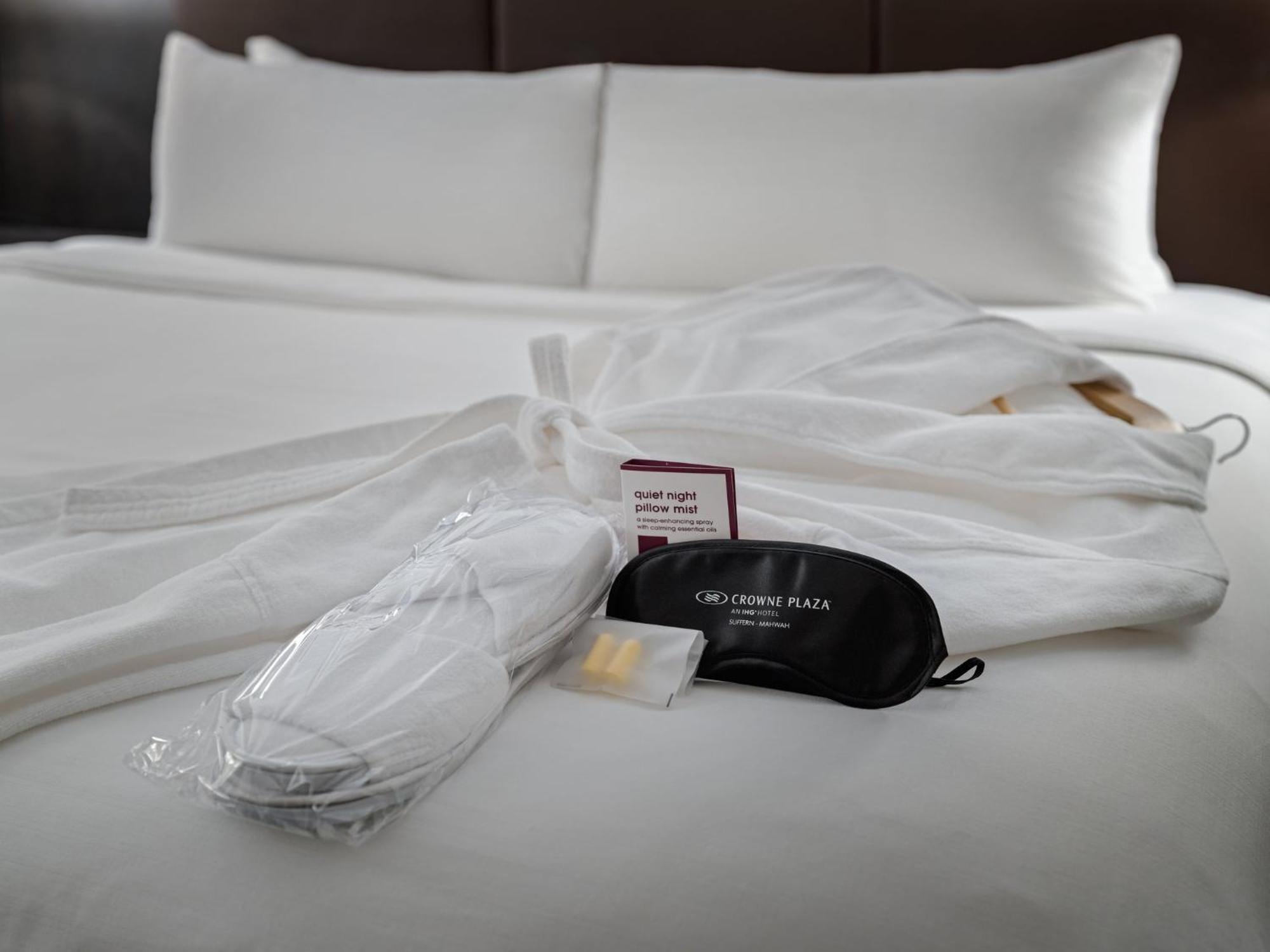 Crowne Plaza Suffern-Mahwah By Ihg Hotel Exterior photo