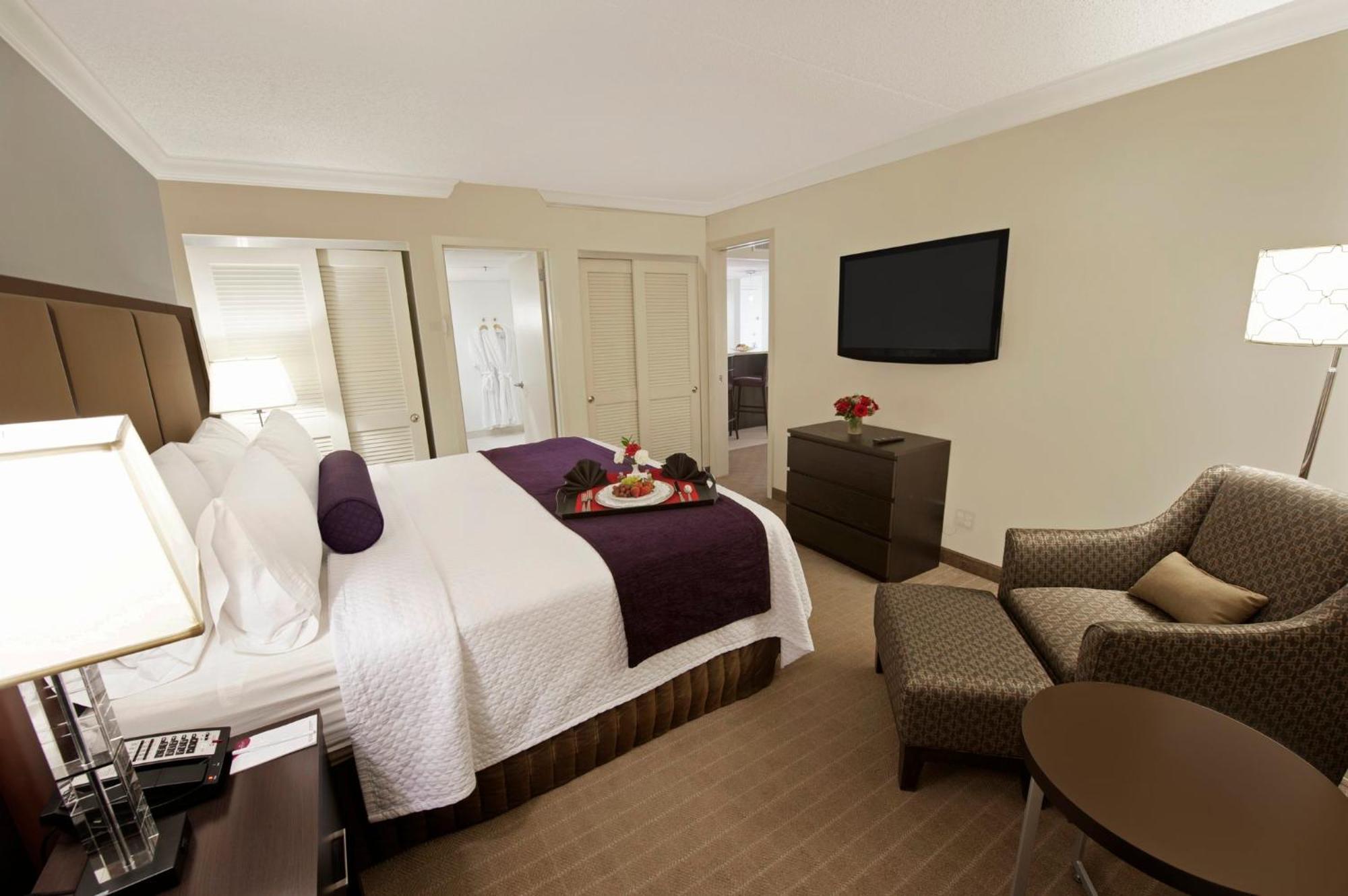 Crowne Plaza Suffern-Mahwah By Ihg Hotel Exterior photo